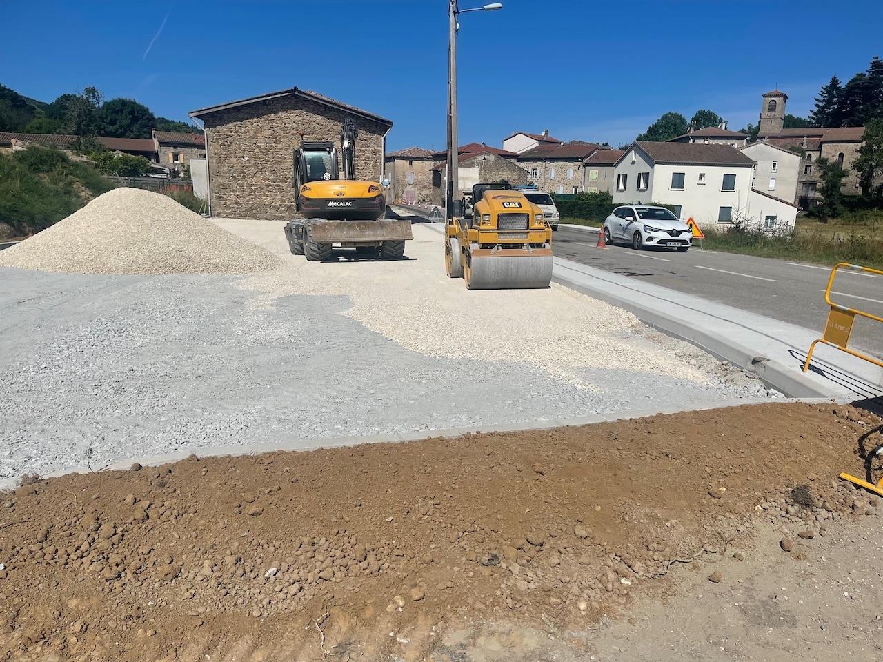 L'aire de covoiturage à l'intersection route de Lespinas - D533