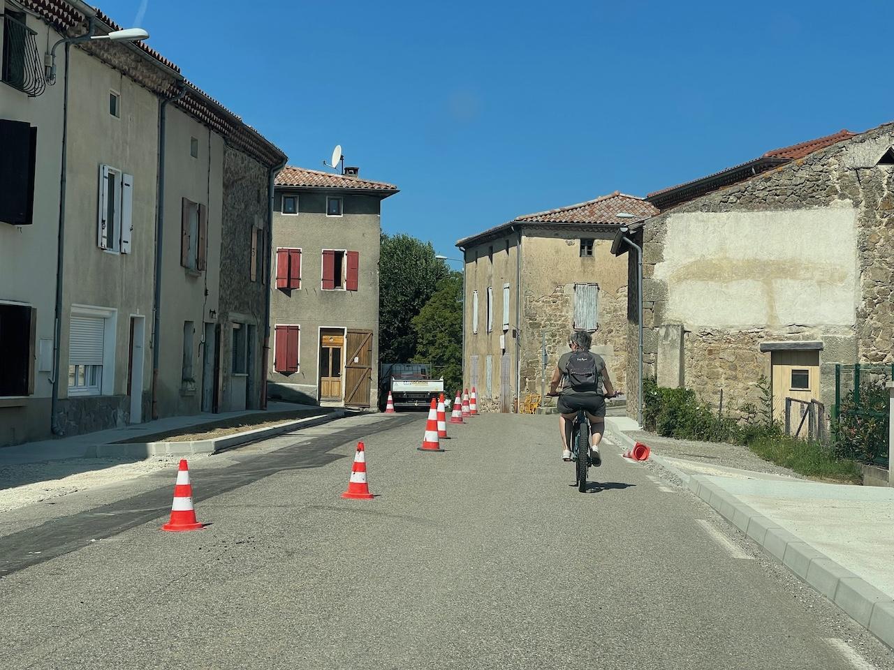 Les trottoirs dans le centre de Grozon