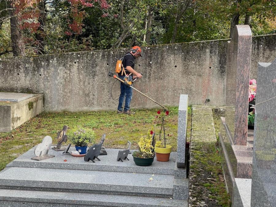 23 bernard riffard en pleine action de de broussaillage