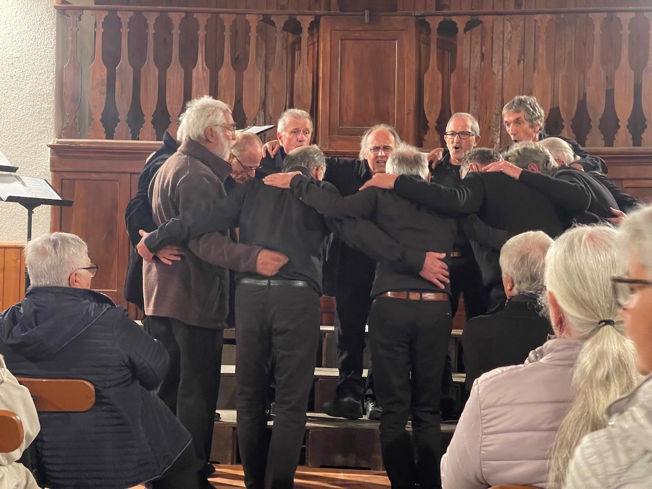 Des choristes à la voix chaude, pas un pack de rugby