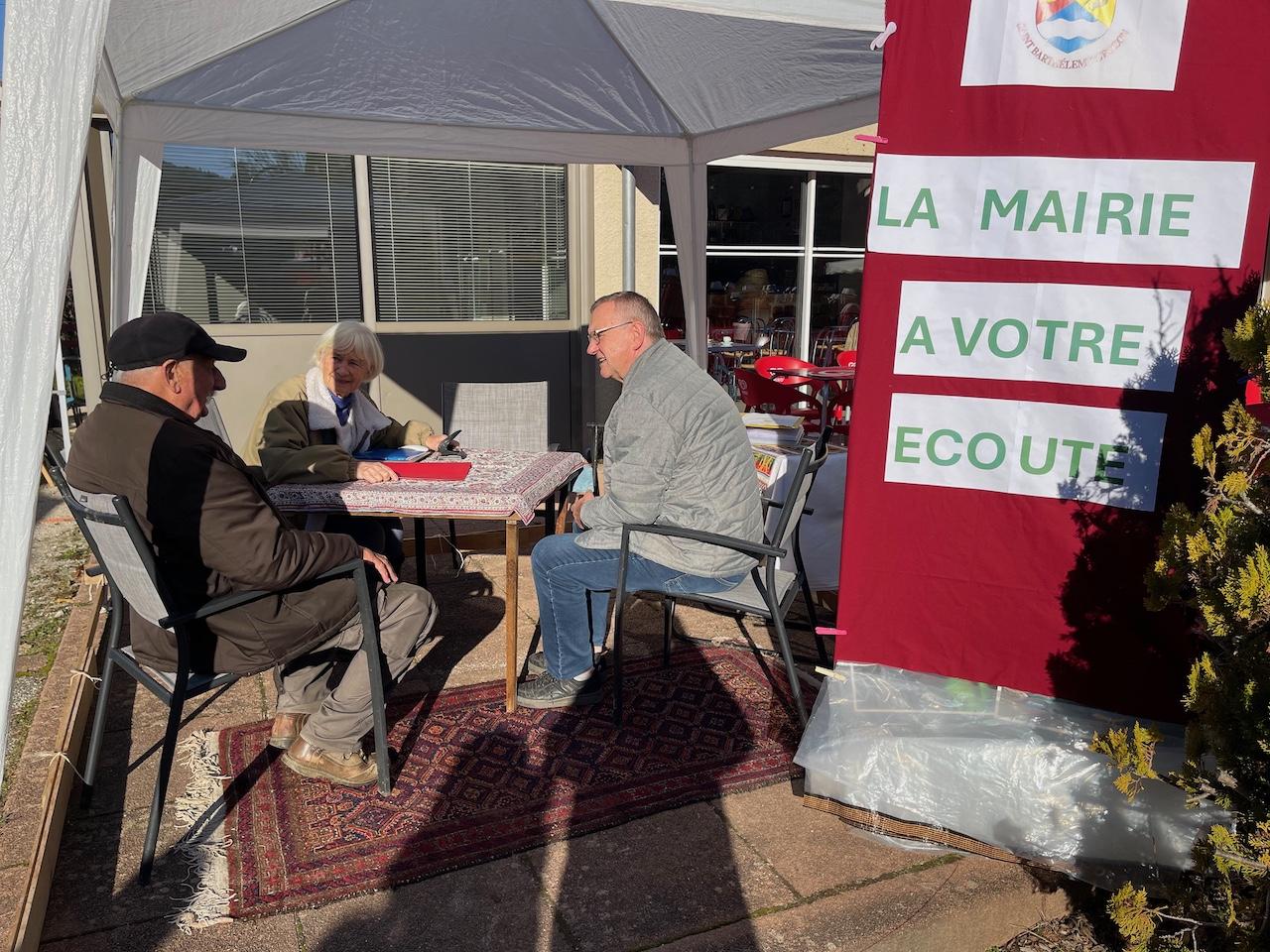 Monsieur le Maire et sa 1ère adjointe sont à l'écoute ...