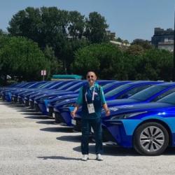 Bruno espic devant les toyotas carre e