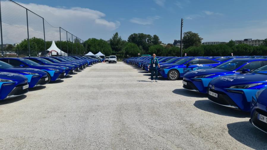 Bruno espic devant les toyotas